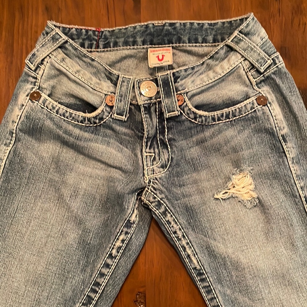 True Religion Jennifer Big T distressed jeans! Vintage flare silhouette style